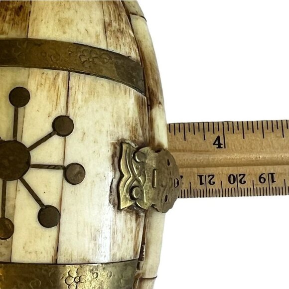 Vintage Inlaid Camel Bone & Brass Oval Trinket Jewely Box With Latch - Picture 16 of 16